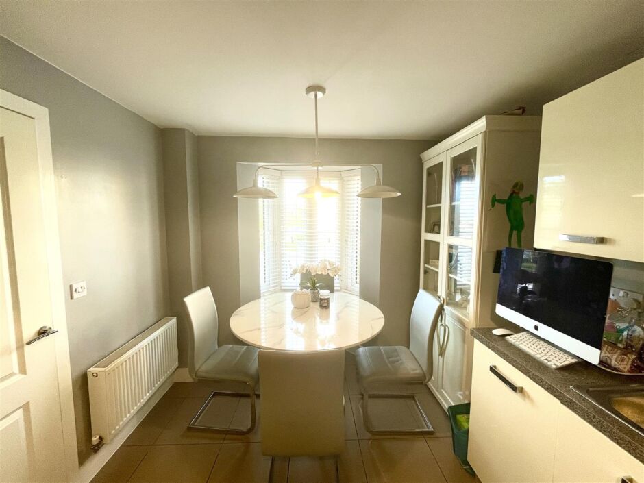 Kitchen/Dining Room - 4.12m x 2.82m (13'6" x 9'3")